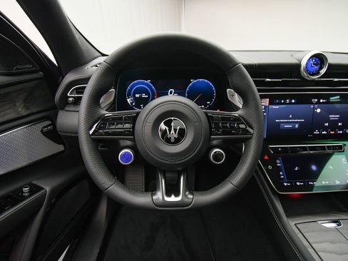 New 2025 Maserati Grecale GT image 14