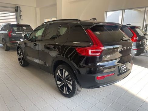 Used 2025 Volvo XC40 B5 Plus image 2