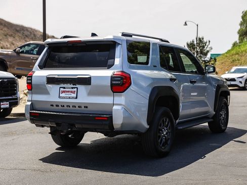 Certified 2025 Toyota 4Runner SR5 AWD/4WD image 4
