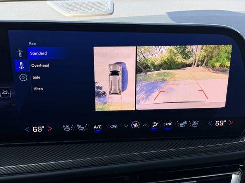 Used 2025 Chevrolet Traverse High Country image 29