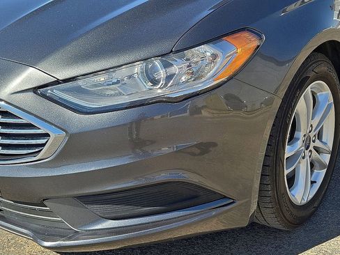 Used 2018 Ford Fusion SE image 9