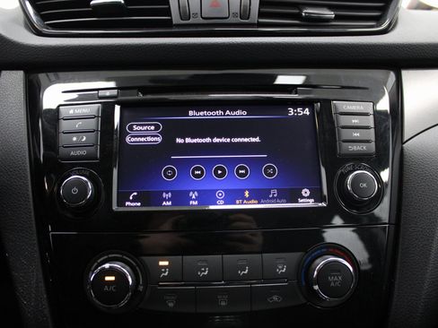 Used 2020 Nissan Rogue Sport S image 31