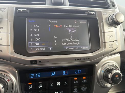 Used 2018 Toyota 4Runner SR5 AWD/4WD image 11