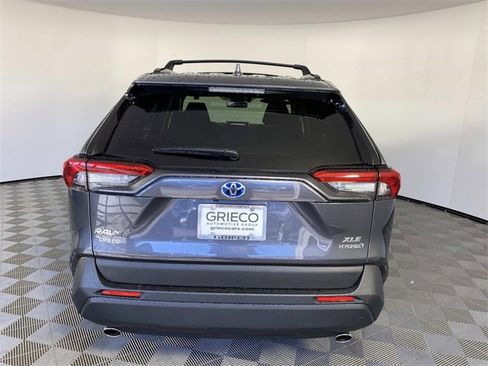 Used 2024 Toyota RAV4 XLE w/ Convenience Package image 4