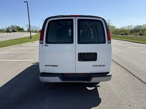 Used 2002 Chevrolet Express 1500 image 4