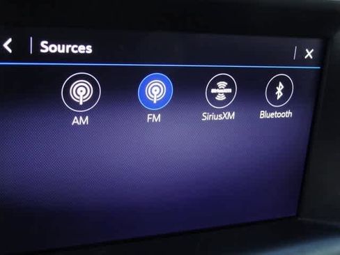 Used 2024 GMC Terrain SLT image 24