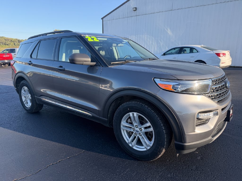 Used 2022 Ford Explorer XLT w/ Equipment Group 202A AWD/4WD image 3