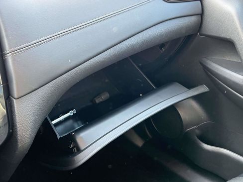 Used 2018 Nissan Rogue SL w/ Premium Package image 32