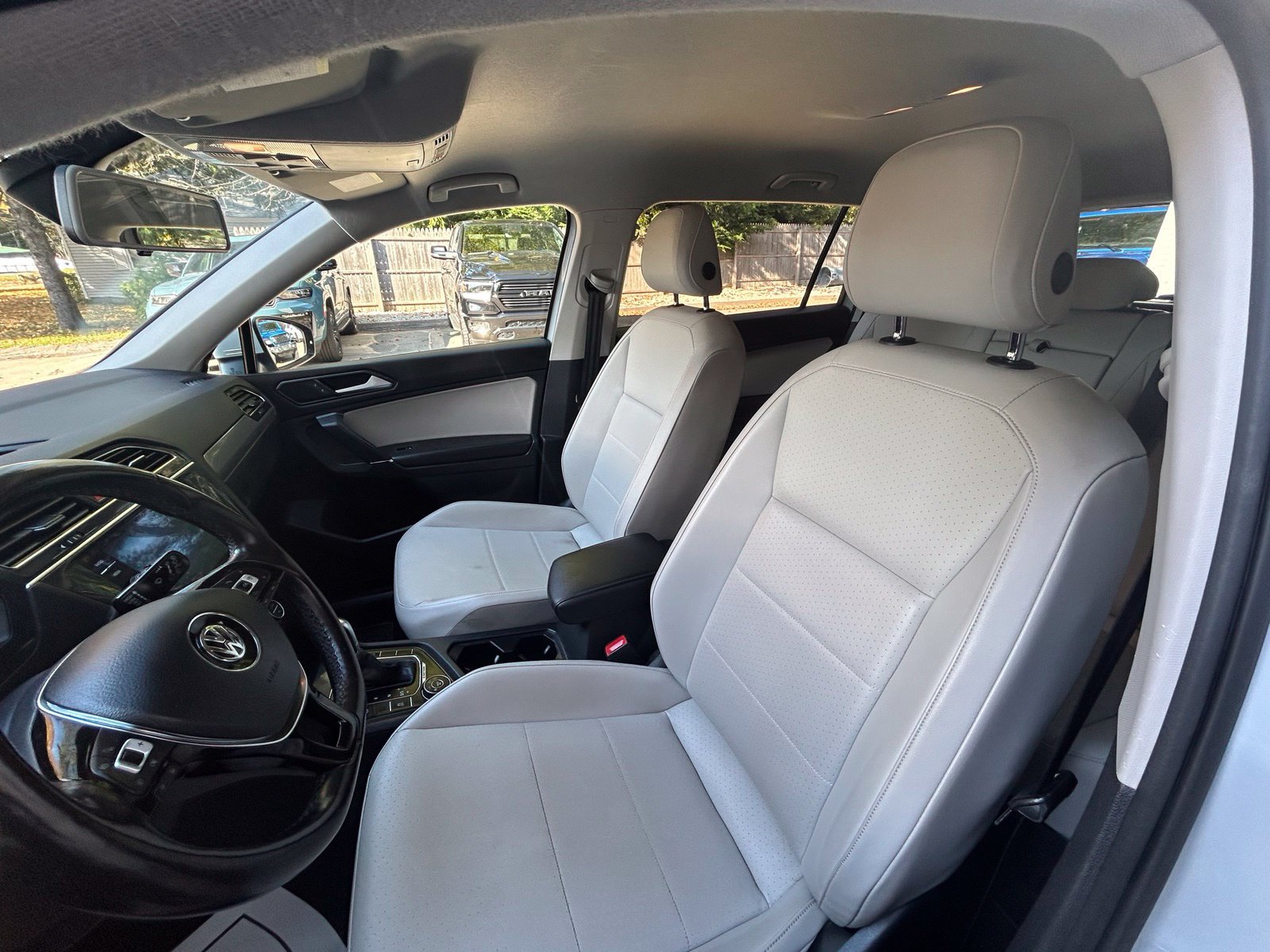 Used 2018 Volkswagen Tiguan SE AWD/4WD image 14