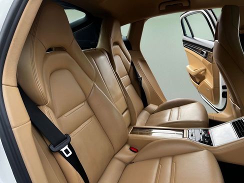 Used 2018 Porsche Panamera image 23