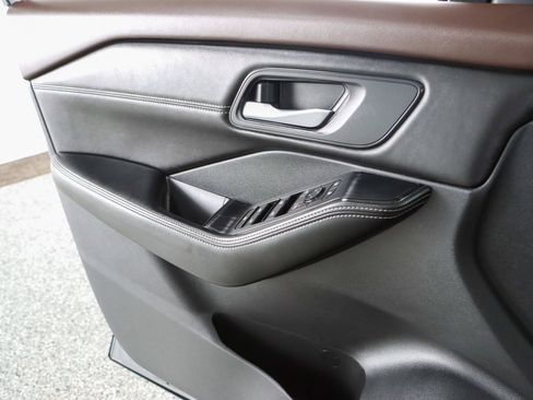 Used 2023 Nissan Rogue SV w/ SV Premium B Package FWD image 22