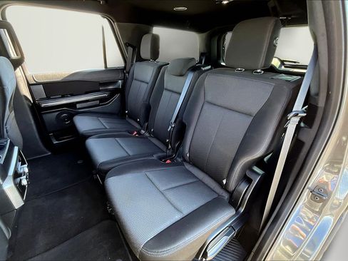 Used 2019 Ford Expedition XLT image 22