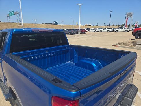 Used 2023 Chevrolet Silverado 1500 LT RWD image 11