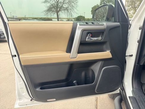 Used 2023 Toyota 4Runner SR5 Premium image 4