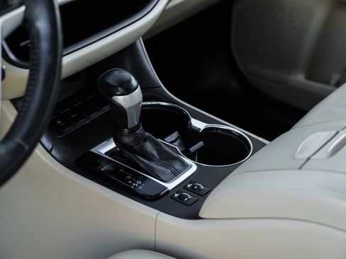 Used 2015 Toyota Highlander XLE image 24