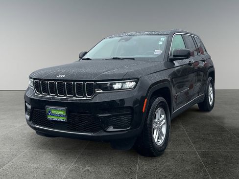 Used 2023 Jeep Grand Cherokee Laredo w/ Trailer Tow Prep Group (B) image 3