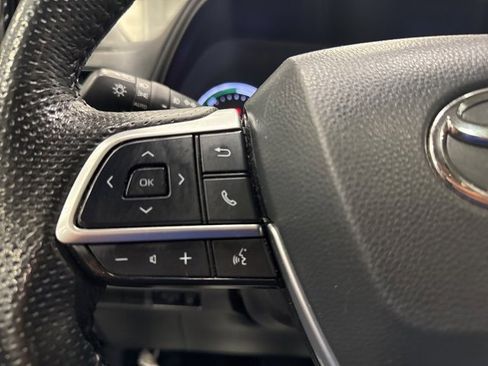 Used 2024 Toyota Sienna Limited image 17
