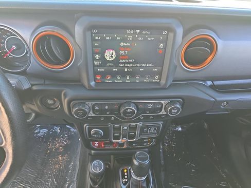 Used 2020 Jeep Gladiator Mojave image 23