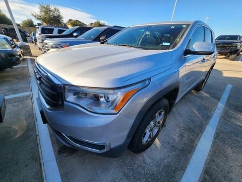 Used 2017 GMC Acadia SLE image 2