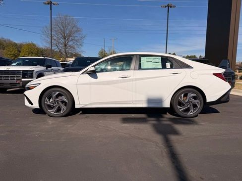 New 2026 Hyundai Elantra Limited FWD image 4