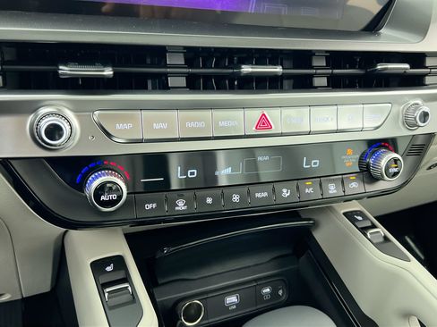 Certified 2024 Kia Telluride S w/ S Sunroof Package FWD image 25