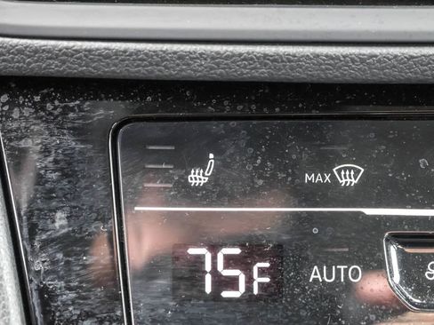 Used 2025 Volkswagen Jetta SE image 24