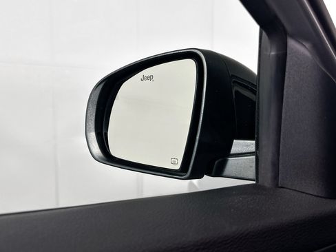 Used 2022 Jeep Compass Latitude w/ Convenience Group AWD/4WD image 16