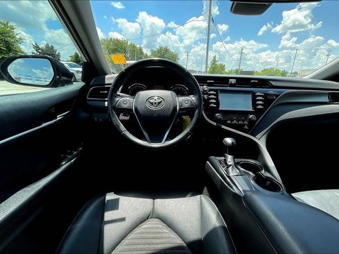Used 2019 Toyota Camry SE FWD image 6