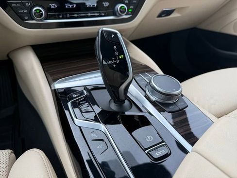 Used 2021 BMW 530i xDrive image 14