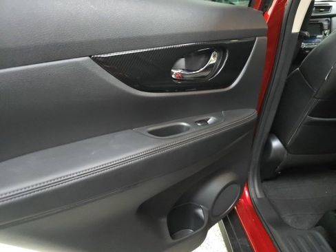 Used 2018 Nissan Rogue SL w/ Premium Package image 11