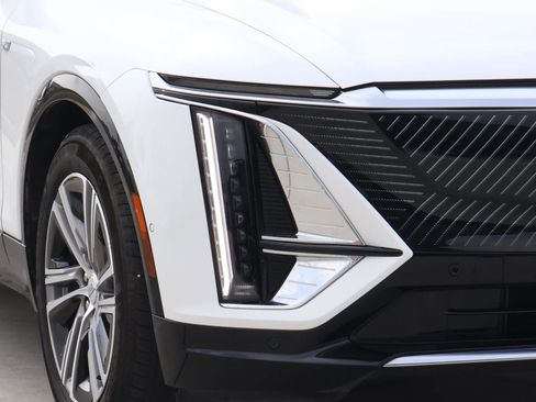 Certified 2024 Cadillac Lyriq Luxury image 8