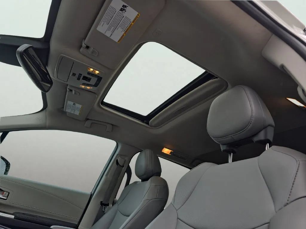 Used 2021 Toyota Sienna XLE FWD image 11