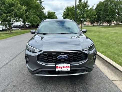 Used 2025 Ford Escape ST-Line Select AWD/4WD image 4