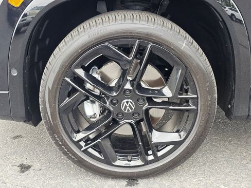 Certified 2025 Volkswagen Tiguan SE R-Line AWD/4WD image 8