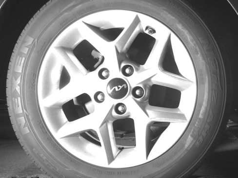 Used 2025 Kia Soul LX w/ LX Technology Package FWD image 15