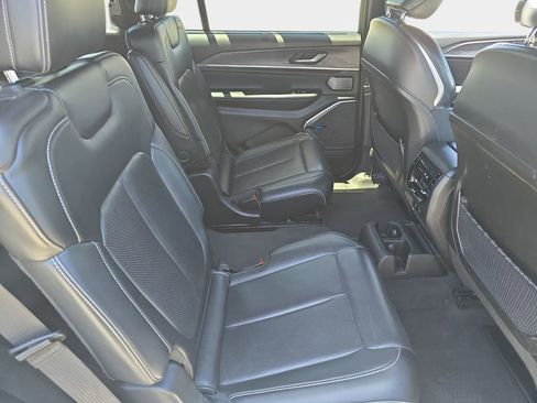 Used 2022 Jeep Grand Cherokee L Overland w/ Luxury Tech Group IV RWD image 13