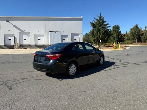 Used 2018 Toyota Corolla image 4