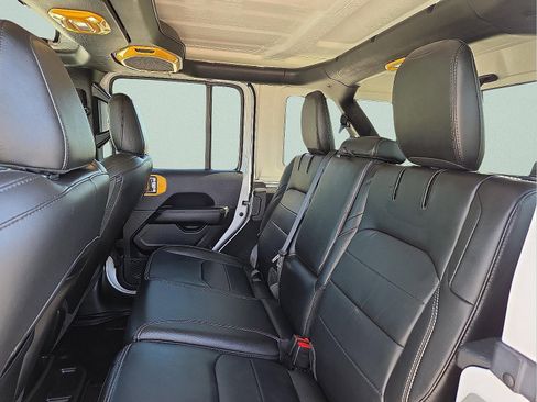 Used 2021 Jeep Wrangler Unlimited Sahara w/ Cold Weather Group AWD/4WD image 10