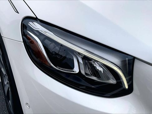 Used 2019 Mercedes-Benz GLC 300 4MATIC image 28