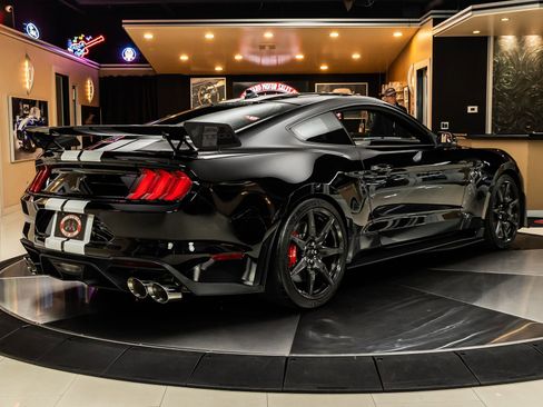 Used 2020 Ford Mustang Shelby GT500 w/ Carbon Fiber Track Pack image 12
