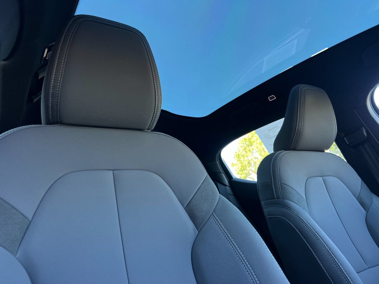 Used 2022 Polestar Polestar 2 w/ Plus Package AWD/4WD image 17