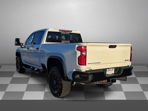 Used 2024 Chevrolet Silverado 2500 ZR2 w/ Technology Package image 4