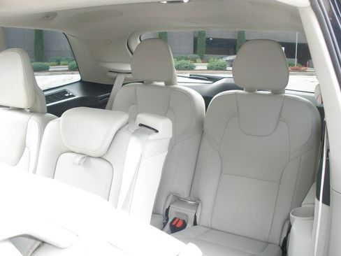 Used 2016 Volvo XC90 T6 Momentum w/ Momentum Plus Package AWD/4WD image 32