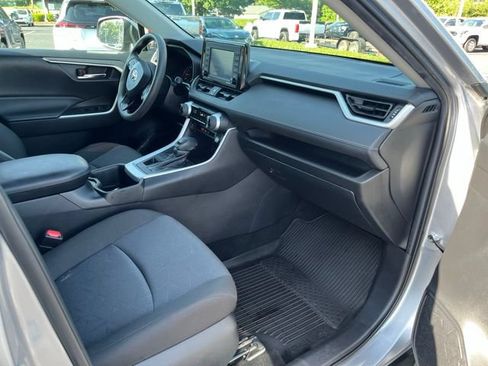 Used 2022 Toyota RAV4 XLE AWD/4WD image 18