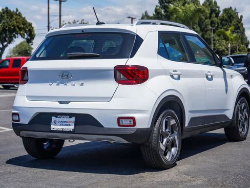 New 2026 Hyundai Venue SEL FWD image 4
