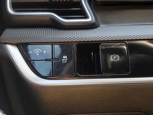 Used 2025 Kia Sportage LX FWD image 29