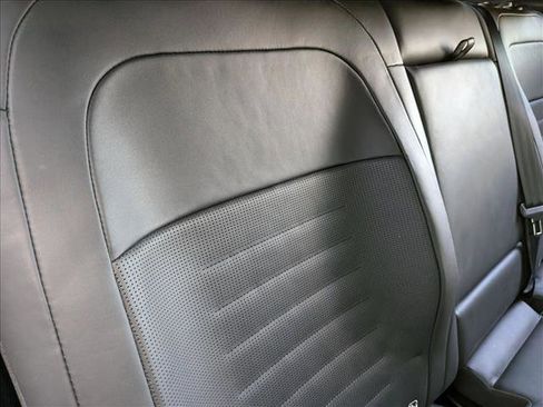 Used 2025 Land Rover Defender 110 image 17