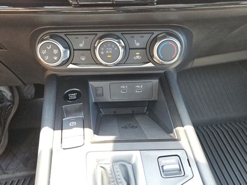 Used 2025 Nissan Kicks SV w/ SV Premium Package FWD image 10