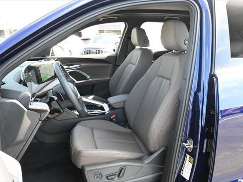 Certified 2025 Audi Q5 Premium w/ Convenience Package AWD/4WD image 16