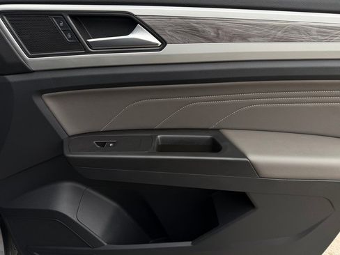 Used 2022 Volkswagen Atlas Cross Sport SE image 26